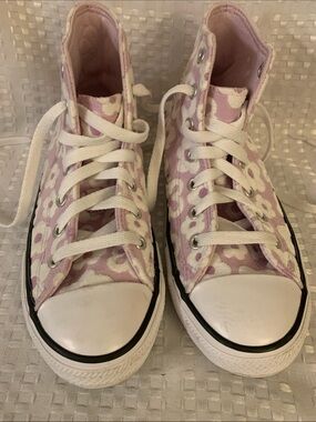 Converse Chuck Taylor Girl’s Pink Floral High-Top Canvas Sneakers, size 2.5.